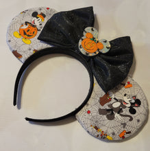 Load image into Gallery viewer, Disney couples in their Halloween  costume ears
