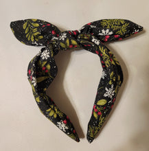 Load image into Gallery viewer, Mistletoe and snow knotty headband
