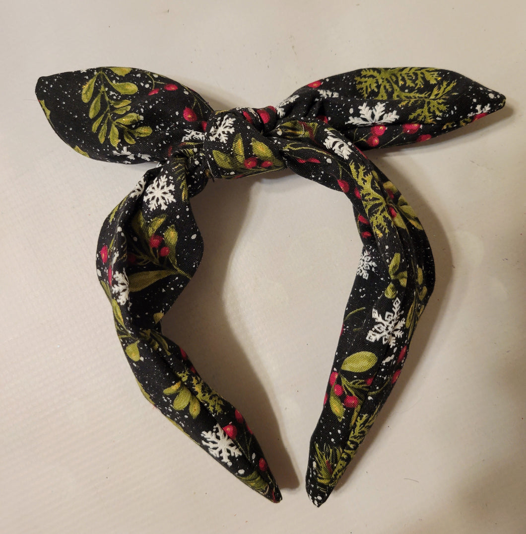 Mistletoe and snow knotty headband