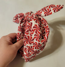Load image into Gallery viewer, Peppermint swirl knotty headband
