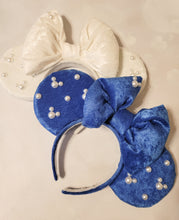 Load image into Gallery viewer, Velvet ears with Mickey pearls
