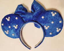 Load image into Gallery viewer, Velvet ears with Mickey pearls
