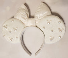 Load image into Gallery viewer, Velvet ears with Mickey pearls
