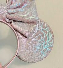 Load image into Gallery viewer, Holographic sparkle flower ears
