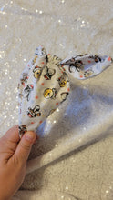 Load image into Gallery viewer, Pooh and friends Christmas Knotty headband
